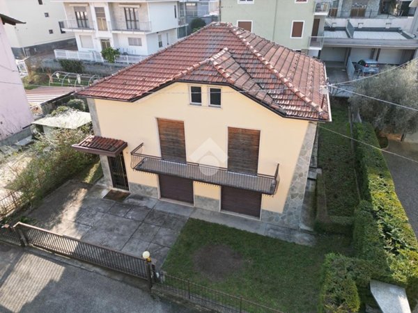 casa indipendente in vendita ad Alba