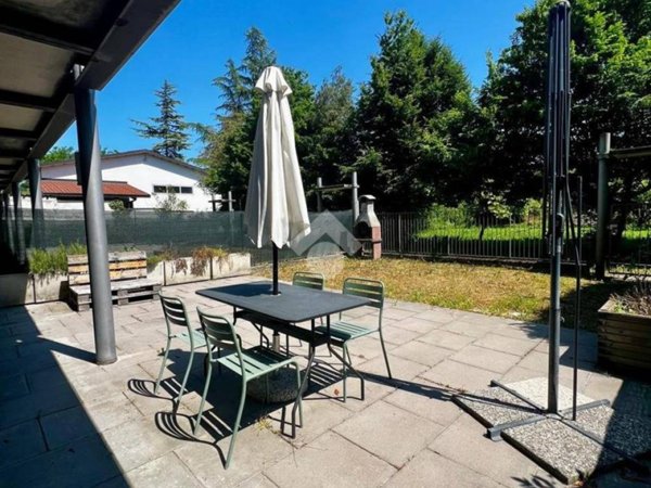 casa indipendente in vendita ad Alba in zona Mussotto