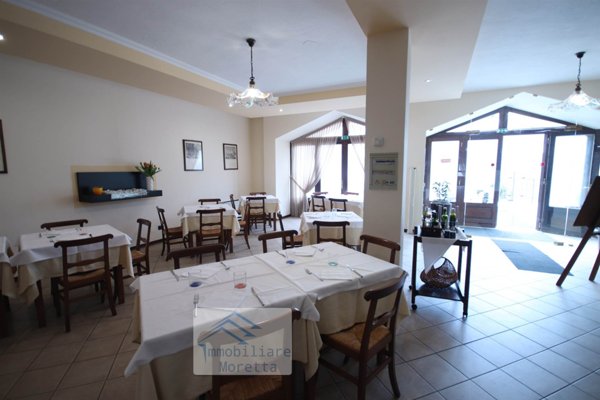 negozio in vendita ad Alba