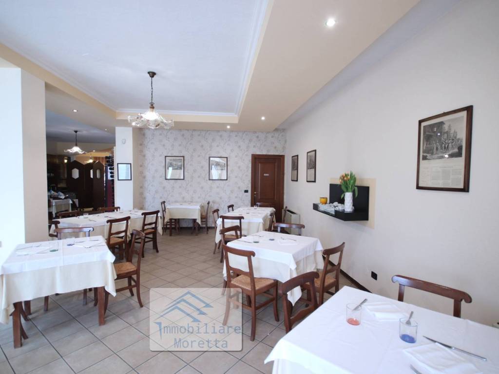 negozio in vendita ad Alba