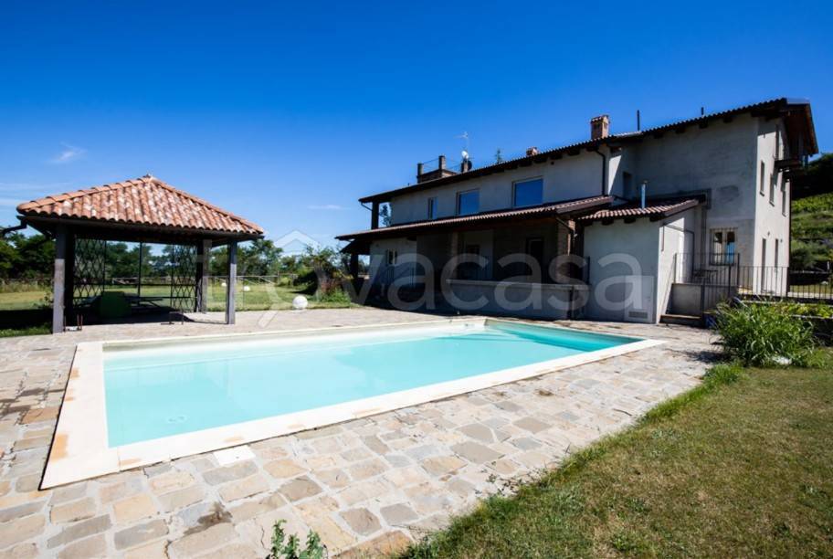 villa in vendita ad Alba