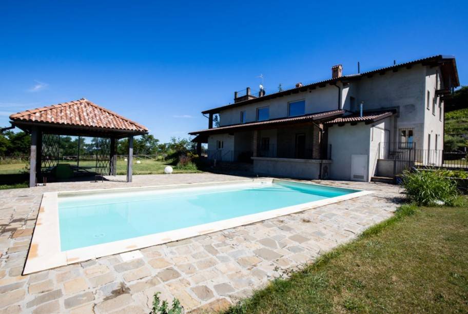 villa in vendita ad Alba