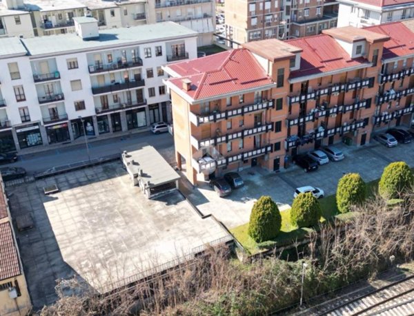 negozio in vendita ad Alba