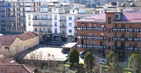 locale commerciale in vendita ad Alba