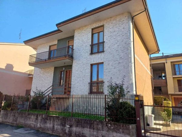 casa indipendente in vendita ad Alba