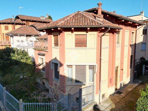 casa indipendente in vendita ad Alba