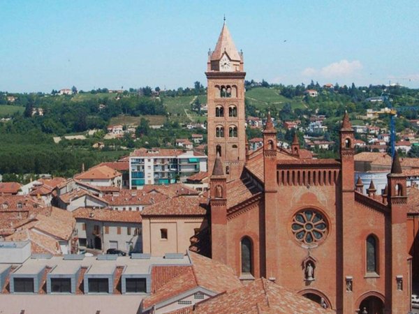 negozio in vendita ad Alba