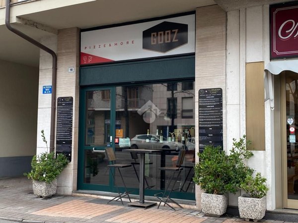 locale commerciale in vendita ad Alba
