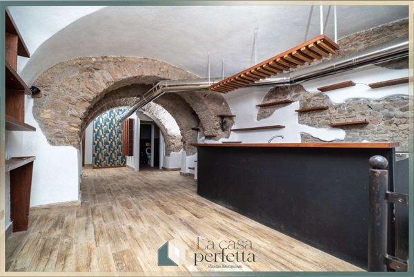 locale commerciale in vendita ad Alba