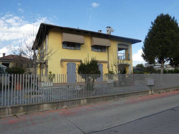 casa indipendente in vendita ad Alba