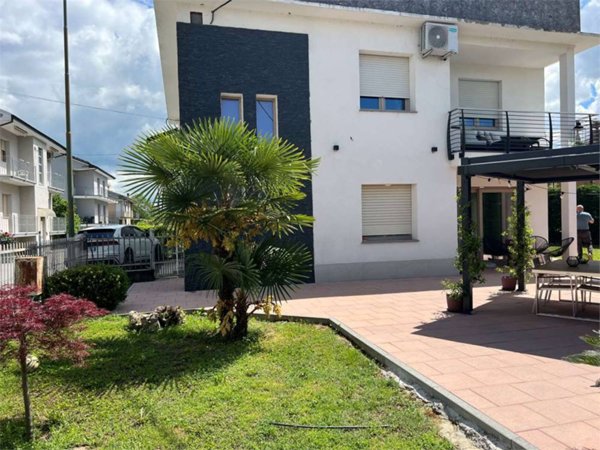 casa indipendente in vendita ad Alba in zona Mussotto