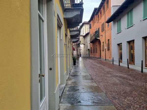 negozio in vendita ad Alba