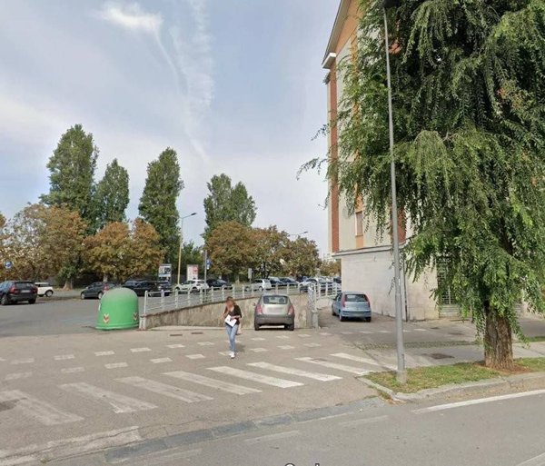 locale commerciale in vendita ad Alba