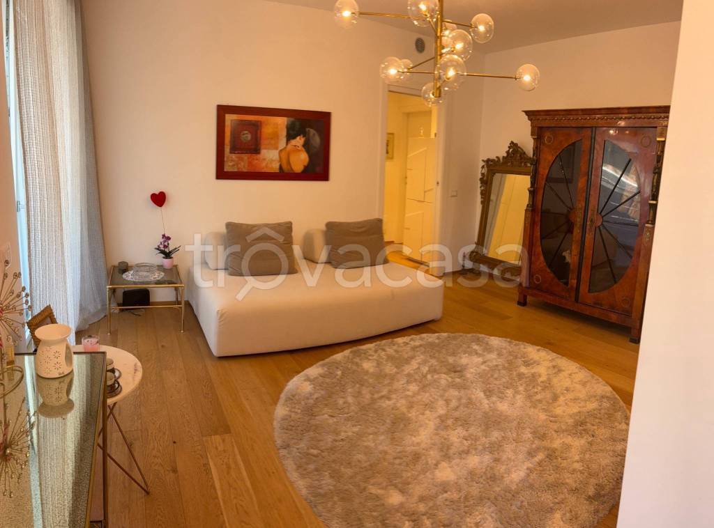 appartamento in vendita ad Alba