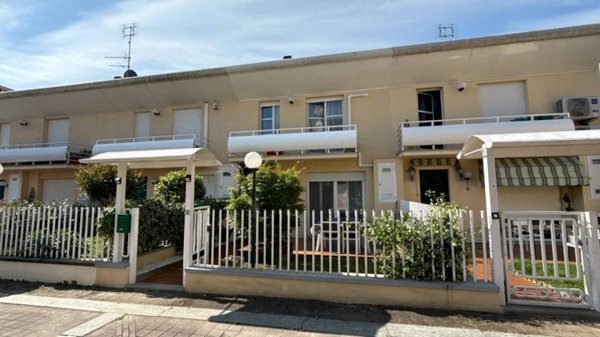 casa indipendente in vendita ad Alba