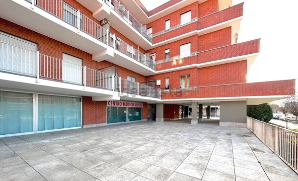 locale commerciale in vendita ad Alba