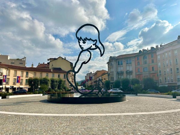 negozio in vendita ad Alba