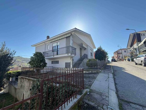 casa indipendente in vendita ad Alba