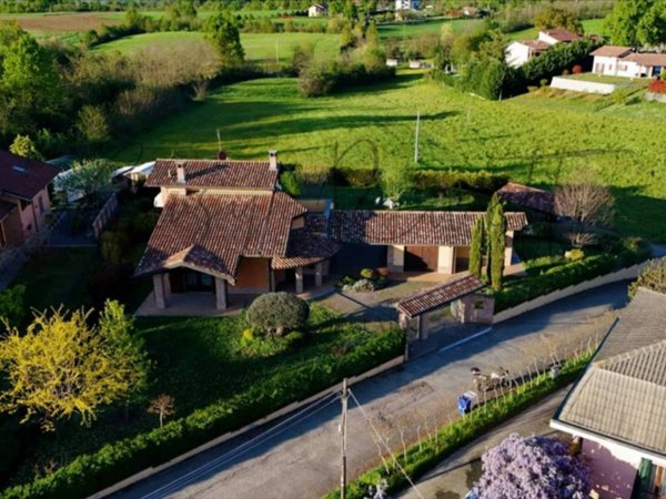 casa indipendente in vendita ad Alba
