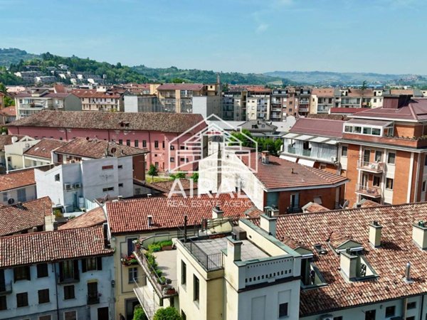 casa indipendente in vendita ad Alba
