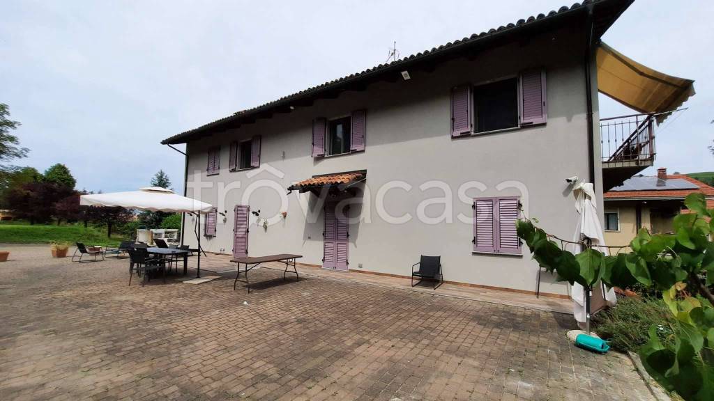 casa indipendente in vendita ad Alba