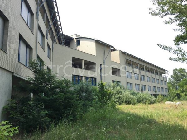 locale di sgombero in vendita ad Alba