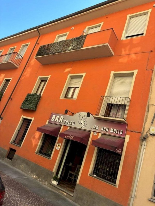 negozio in vendita ad Alba