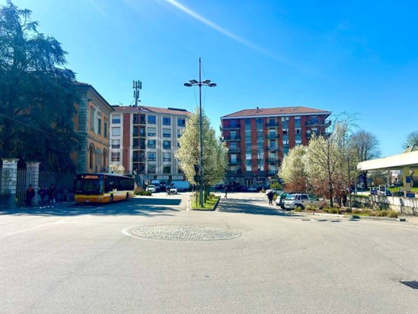 locale di sgombero in vendita ad Alba