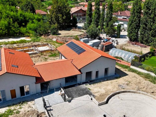 casa indipendente in vendita ad Alba