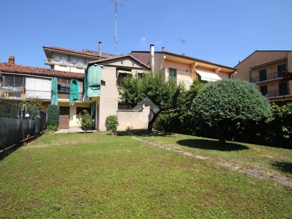 casa semindipendente in vendita ad Alba