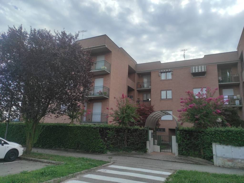 appartamento in vendita ad Alba in zona Mussotto