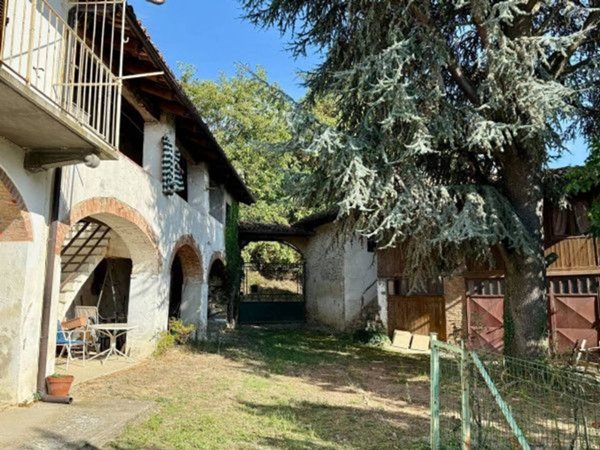 casale in vendita ad Alba