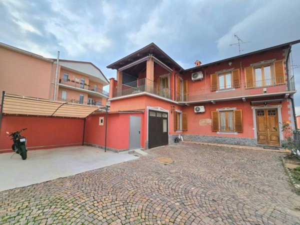 casa indipendente in vendita ad Alba