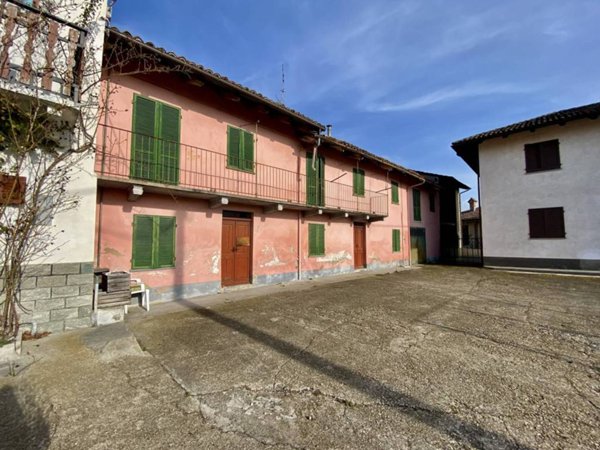casa indipendente in vendita ad Alba