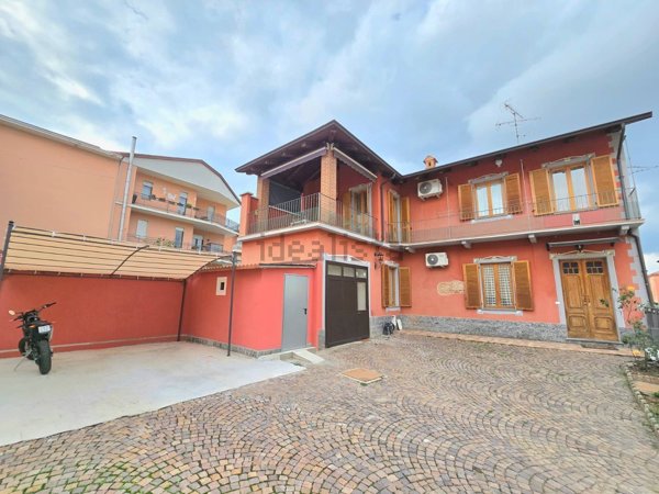 casa indipendente in vendita ad Alba