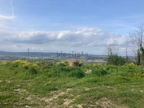 terreno edificabile in vendita ad Alba