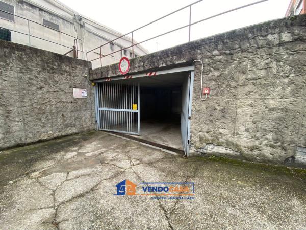 negozio in vendita ad Alba