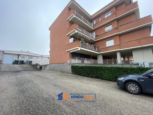 negozio in vendita ad Alba