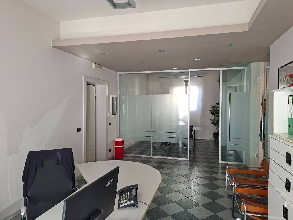 ufficio in vendita ad Alba