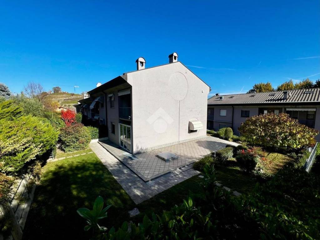 casa indipendente in vendita ad Alba