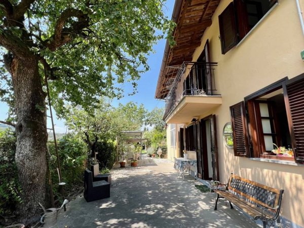 casa indipendente in vendita ad Alba