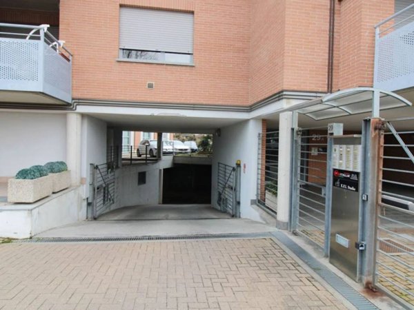 locale di sgombero in vendita ad Alba