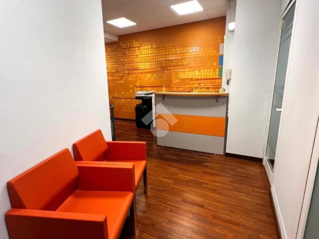 ufficio in vendita ad Alba