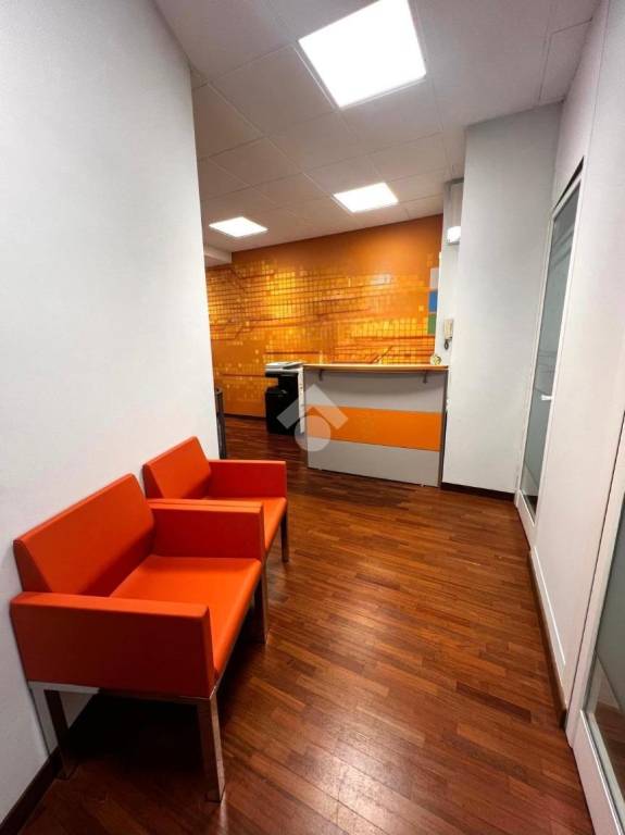 ufficio in vendita ad Alba