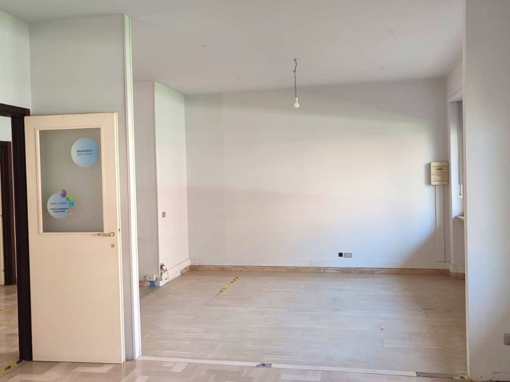 ufficio in vendita ad Alba