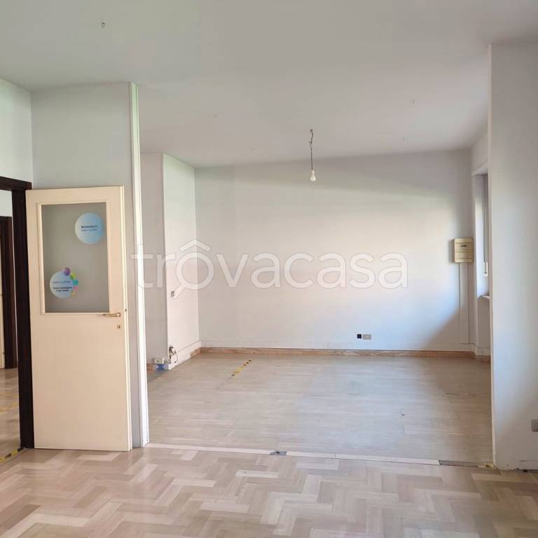 ufficio in vendita ad Alba