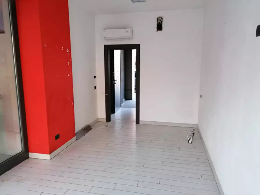 negozio in vendita ad Alba