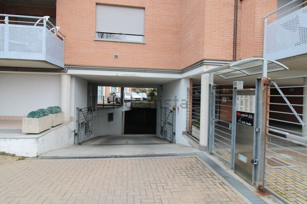 locale di sgombero in vendita ad Alba