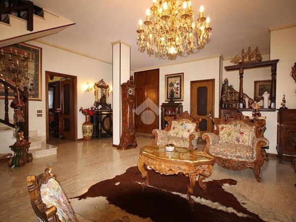 casa indipendente in vendita ad Alba