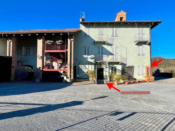 casale in vendita ad Alba